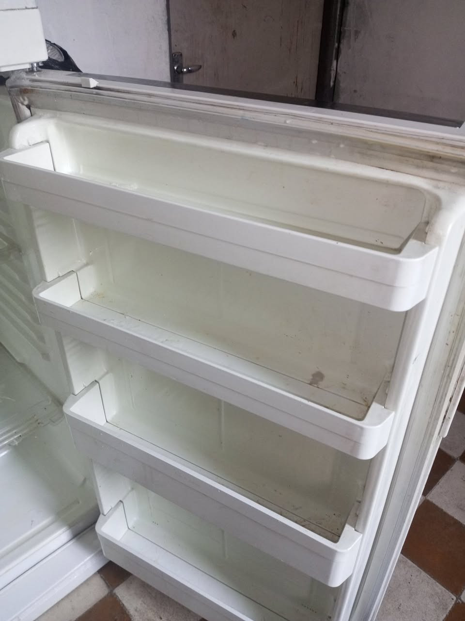 ثلاجة للبيع الفريز تجميد فول بس الجو قليل تبرد ادفعو سعرو


**إذا كنت صاحب هذا الإعلان وتريد حذفه لأي سبب، رجاءا أرسل رسالة إلى الدعم الفني**