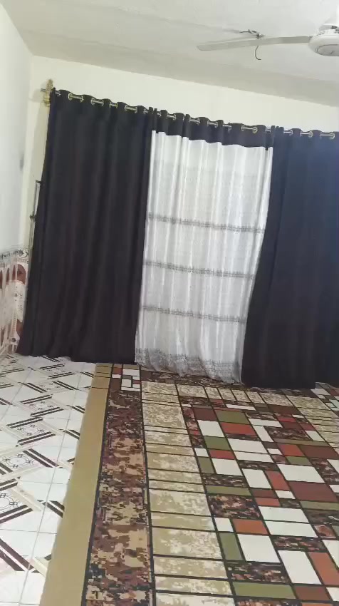 السلام عليكم بيت معامله مال تواصل للطابو مساحه 200 مكانه ميسان الجمعيات موجه على ساحه البيت البيت بغرفتين وصاله منطقه كامله خدمات والشراي يتصل على هذا الرقم بالخدمه ***********
