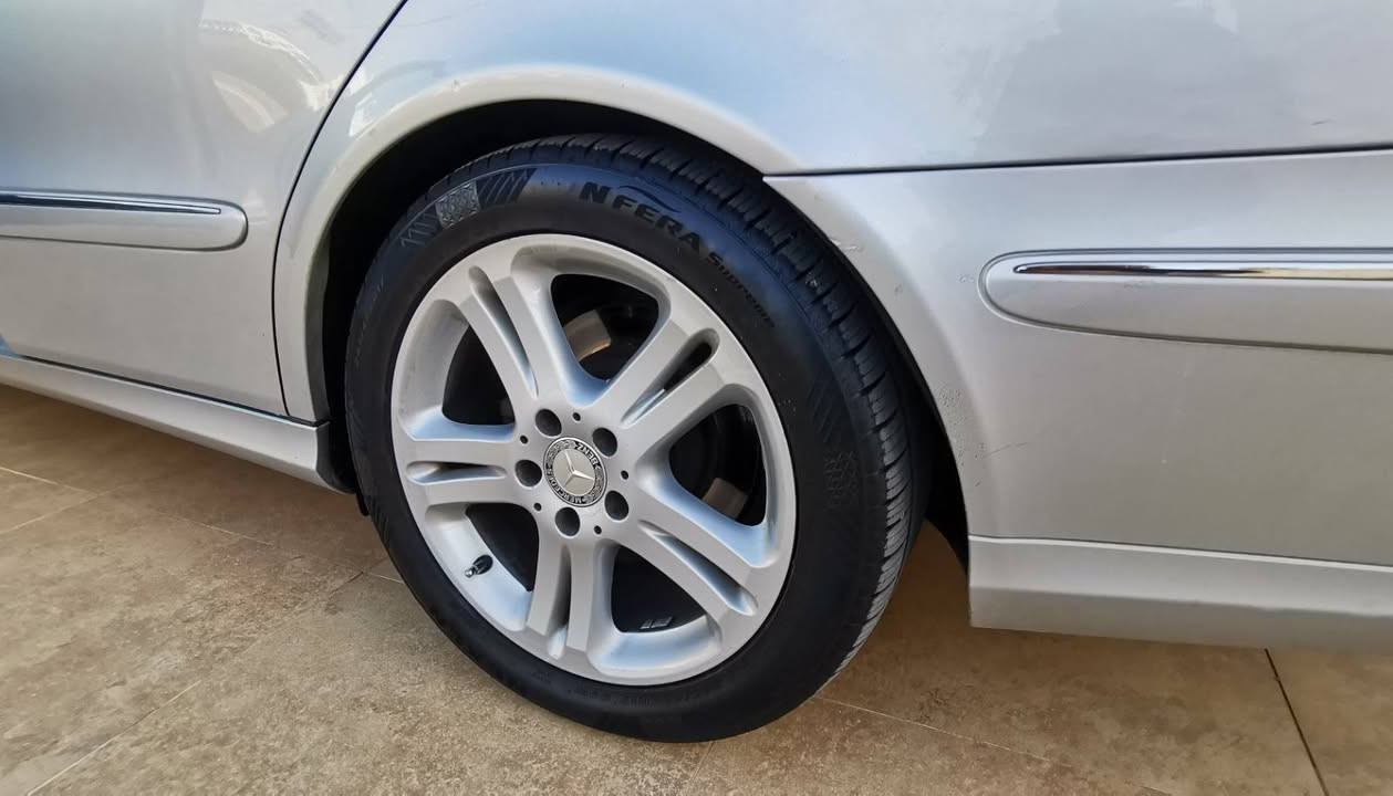 *Mercedes avantgarde  E200-Kompressor*

· مرسيدس بنز E200
اعلى مواصفات في فئتها
 محرك 4 سلندر + كمبريسور (موديل 2008)
· الـسيــارة جــدا نــظــيـفـة مــاشــيــة 173 الـــف فــقــط  ب أسمي (تحويل مباشر) السياره على أيد وحدة من 2010 لحد الأن...
· هزة الى سنة 2026 وسنوية جديده الى 2028
(مـوقـع السيارة و رقمها أربــيـــل)
· مــقـاعـد كـهـربـائـيـة
· مـثـبـت ســرعــة (Cruise Control)
· مـقـاعـد وسـط قـمـاش أطـراف جــلـديـة، مـع تـدفـئـة
· فـتـحـة سـقـف كـهـربـائـيـة
· نـظـام الـتـحـكـم فـي الـتـبـريـد والـتـدفـئـة ثـنـائـي
· تـبـريـد وتـدفـئـة قطعتين
· لايتات زيـنـون بلادي
. حـسـاسـات مـطـر
· نـظـام ESP 
· ايرباك كـلـه سـلـيـم
· نـظـام (ABS)
· ويــل 17 انـج بـلادي
· ضررها فقط قطعتين بارد
. *كفالة المكينة و الكير و التحويل و الايرباكات و الدواخل و الغرامات* 
PDR تعديل
(باب السكن والجاملغ الخلفي من جهة السائق) فقطططط 

للتواصل
واتس / فايبر
*********** أربيل, العراق
