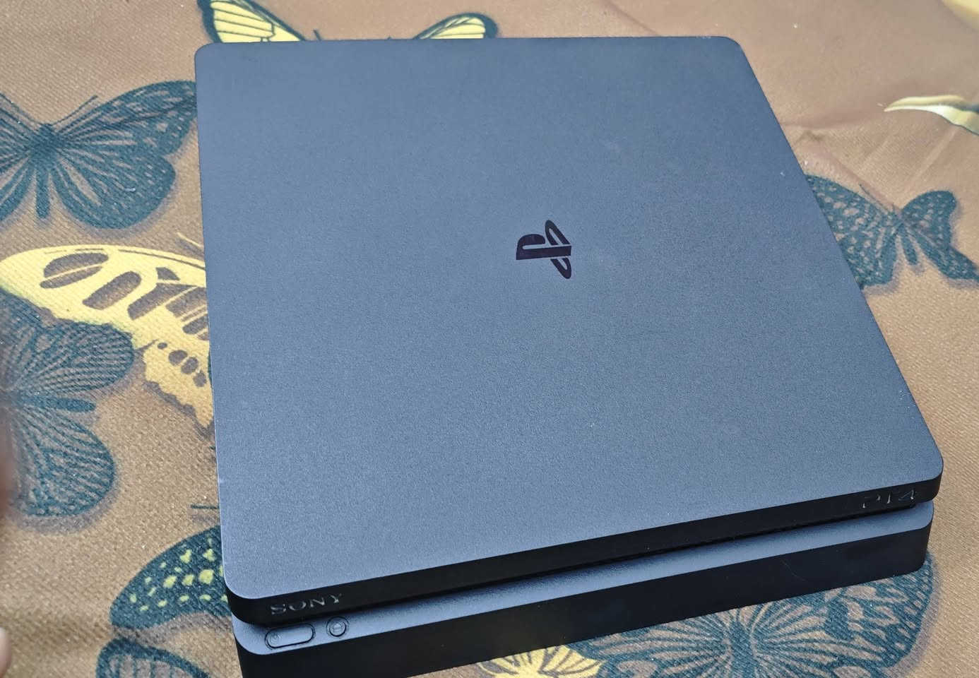 السلام عليكم.
بلي4 سلم مهكر نضام 12.50 ممفتوح لوك ستيكر

كامل ملحقاته الاصليه 

يدات2 اصليه وتجاريه درجه اولى

نضافته عاليه استخدامه قليل جبته حتى اختم كلفديوتي وكريتوس وهسه اريد ابيعه

سبب البيع اريد دراجه اشتغل بيها على باب الله والي عنده اراوس وياه السعر على الخاص *********** هاذ رقمي بي واتساب
