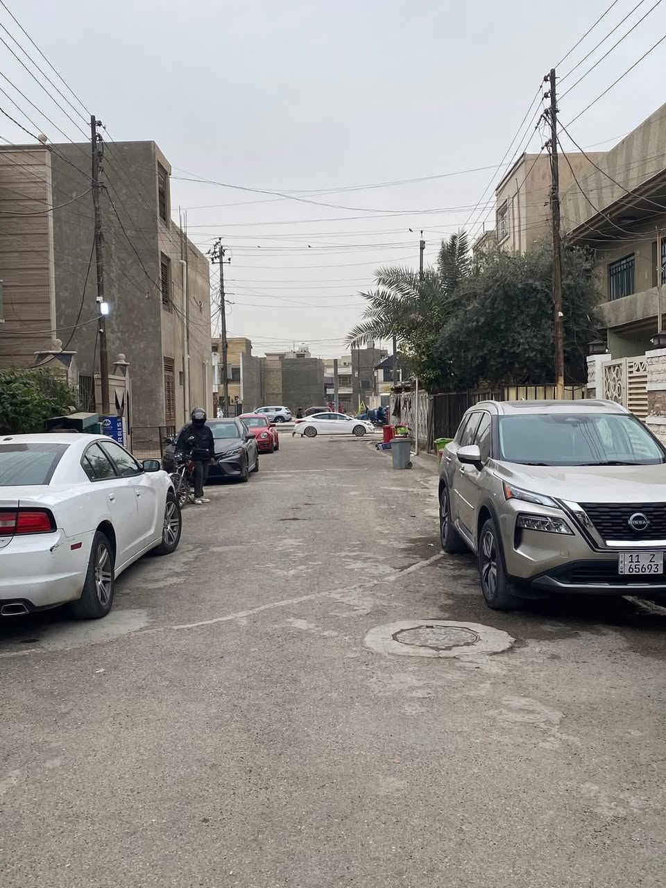 بيت للبيع بسعر مناسب جداً المساحة 150 متر الواجهه6 النزال 25 يباع بسعر كاع
🏠يحتوي على صاله ومطبخ وحولي كبير  وحمام وغرفه نوم وبيتونه  

📍الموقع حي الجهاد ديوان الضباط موقع مميز جداً 

قرب جامع محمد رسول الله ومدرسه انوار بغداد 

السعر 240 وبي مجال 

الاستفسار واتساب ***********
