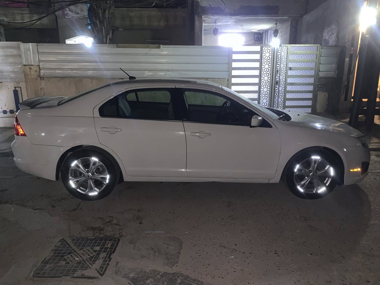 السلام عليكم ورحمة الله
فورد فيوجن ford fusion  موديل ٢٠١٢ استيراد خليجي الشركة العامة للسيارات وكالة نيفا السياره مواصفاته SE الغنيه عن التعريف النظافه شوفت عينكم مرقمه بغداد خصوصي رقمه حلو ممشى السياره 120 الف كيلو متر السياره بدون اي حادث مكفوله مكينه 2.5 الصدر جديد تخم تاير جديد منظومة بانزين كامله جديد حجر جديد مكينه صافيه وناعمه شرط الفحص 

للبيع المكان بغداد
***********
