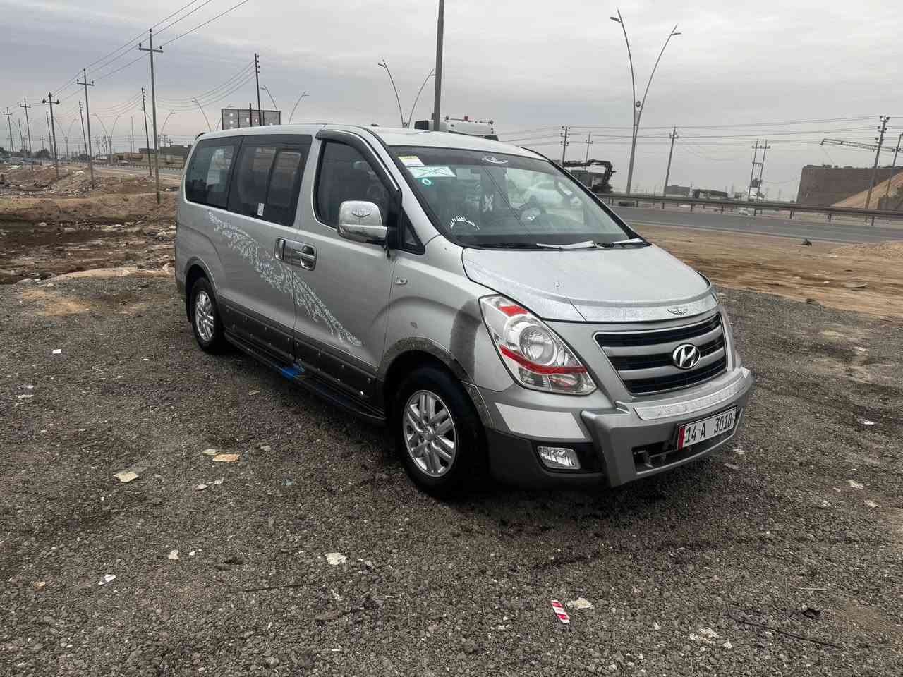 السلام عليكم ستاركس موديل 2009 رقم بصره الانكليزي الجديد تحويل ثاني يوم بيه طخه وره الايت موضحه بلصوره السياره جاهزه تخم تاير حداده تبريد ويل دبلو دوشمه بك لايت لد جاهزه السعر 138 وبيه مجال ولي يحب يتصل هذا رقمي ‭0783 851 8294‬ العنوان البصره شط العرب
