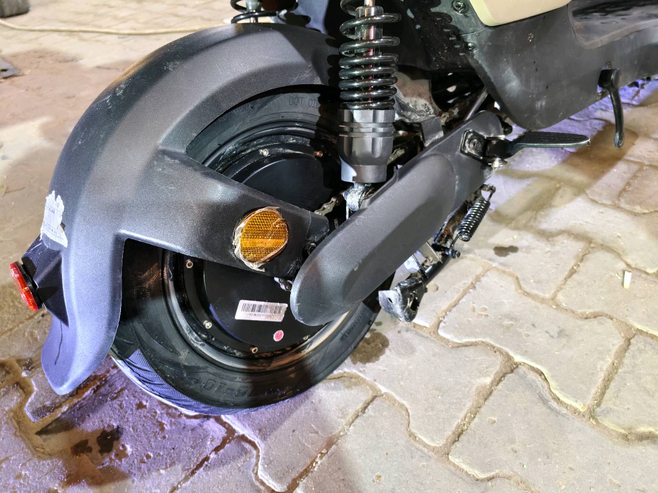 دراجة شحن  (ريان بوليسي )

يتحمل الاوزان الثقيلة 

 1200W
Disk brake 
48V-28A 
4 سرعات امامية 
1 سرعة خلفية 
متوسط المسافة 50km 
السرعة 50km
تاير 10/90/80 
لايت زنون 
صندوق خلفي لحمل الاغراض 
باتري اصلي شركة الريان TAILG بشرط

السعر: 550 الف
المكان بغداد: باب المعظم
ما هو موديل الدراجة بالضبط؟: 
دراجة شحن
كم هو عمر الدراجة أو عدد الكيلومترات المستخدمة؟: 
اقل 3 شهر
هل البطارية قابلة للإزالة أو الشحن؟: 
اي
ما هو موقعك الحالي لتحديد مكان الفحص؟: 
باب المعظم 
هل السعر قابل للتفاوض؟: 
نعم