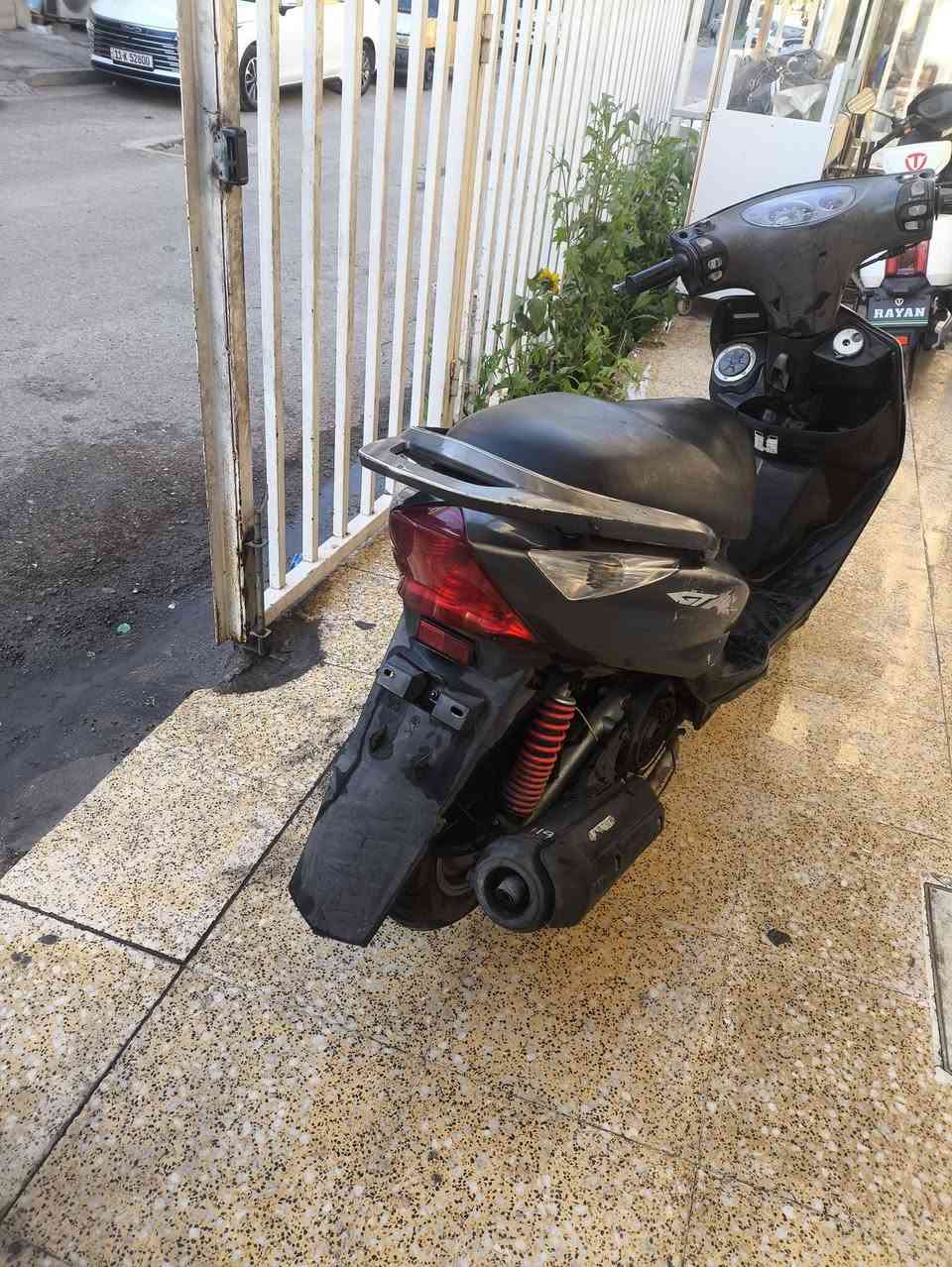 السلام عليكم ماكس ثعلب 140 صار شهرين من نزلتهه رمبه مكينه مكفوله دراجه مابيهه أي شي بس هاذا الكفر الامامي شويه مكسور مثل ما شوفون نضافه السعر 600 وبيهه مجال مكاني بغداد العبيدي ***********
