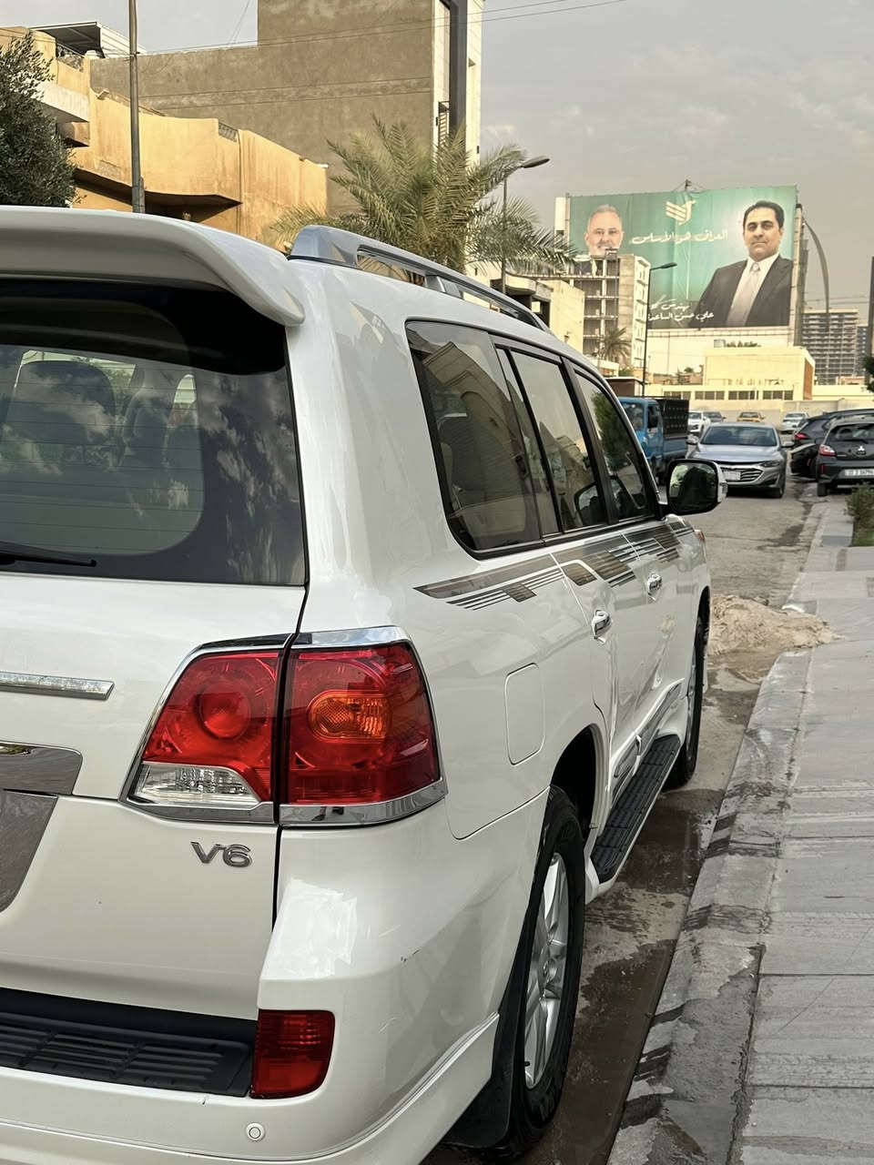 السلام عليكم لاندكروز ٢٠١٤ 
Gxr 
ماشيه ٨٢ الف قابل للزياده 
تبديل جاملغ امامي عكس السايق والدعاميتين 
38000$ 
نقداً فقط 
*********** 
التواصل واتساب فقط
