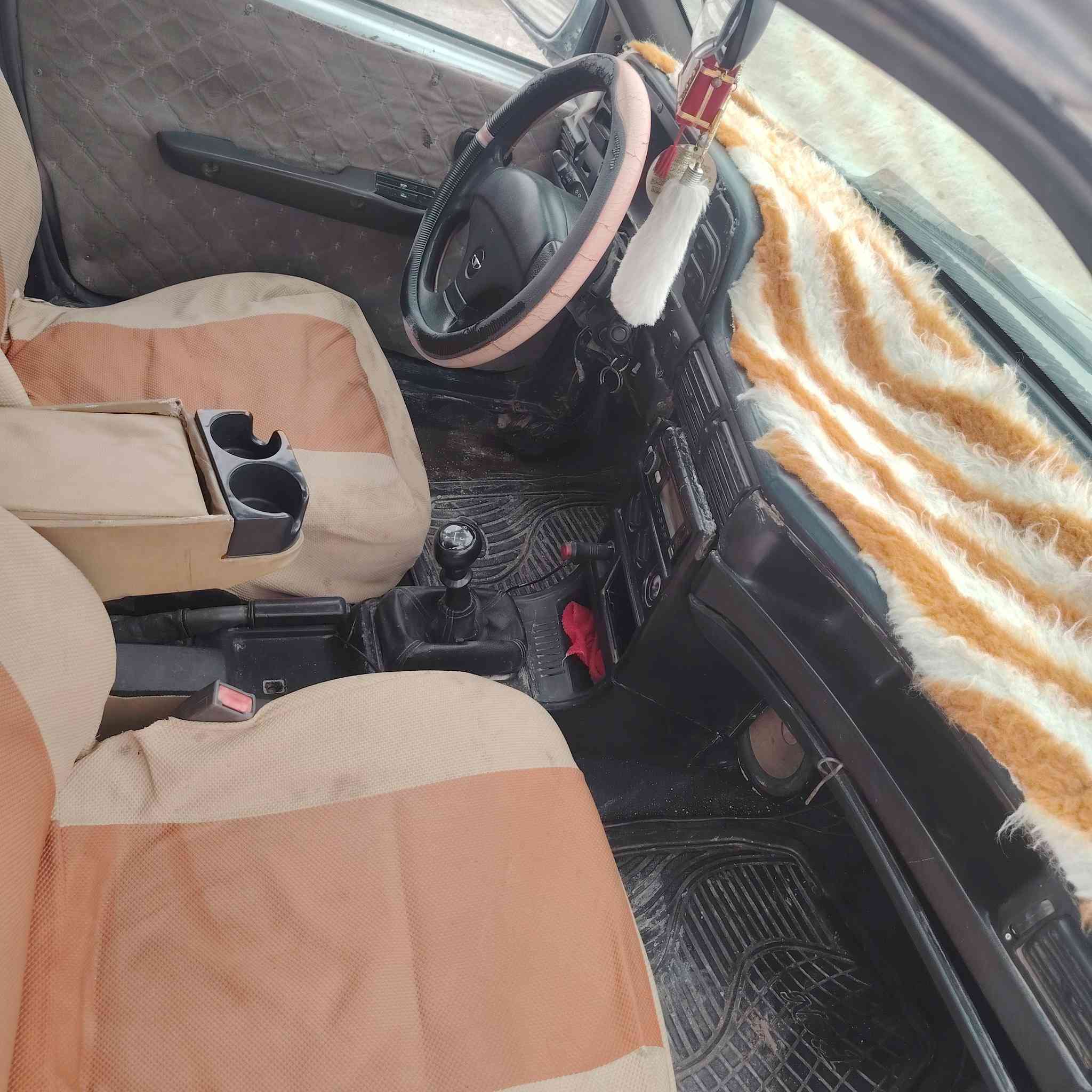 السلام عليكم سياره دايو موديل 93 دفتر بنزين السنويه عظم عاج 18 وبيها مجال هذا رقمي ***********
