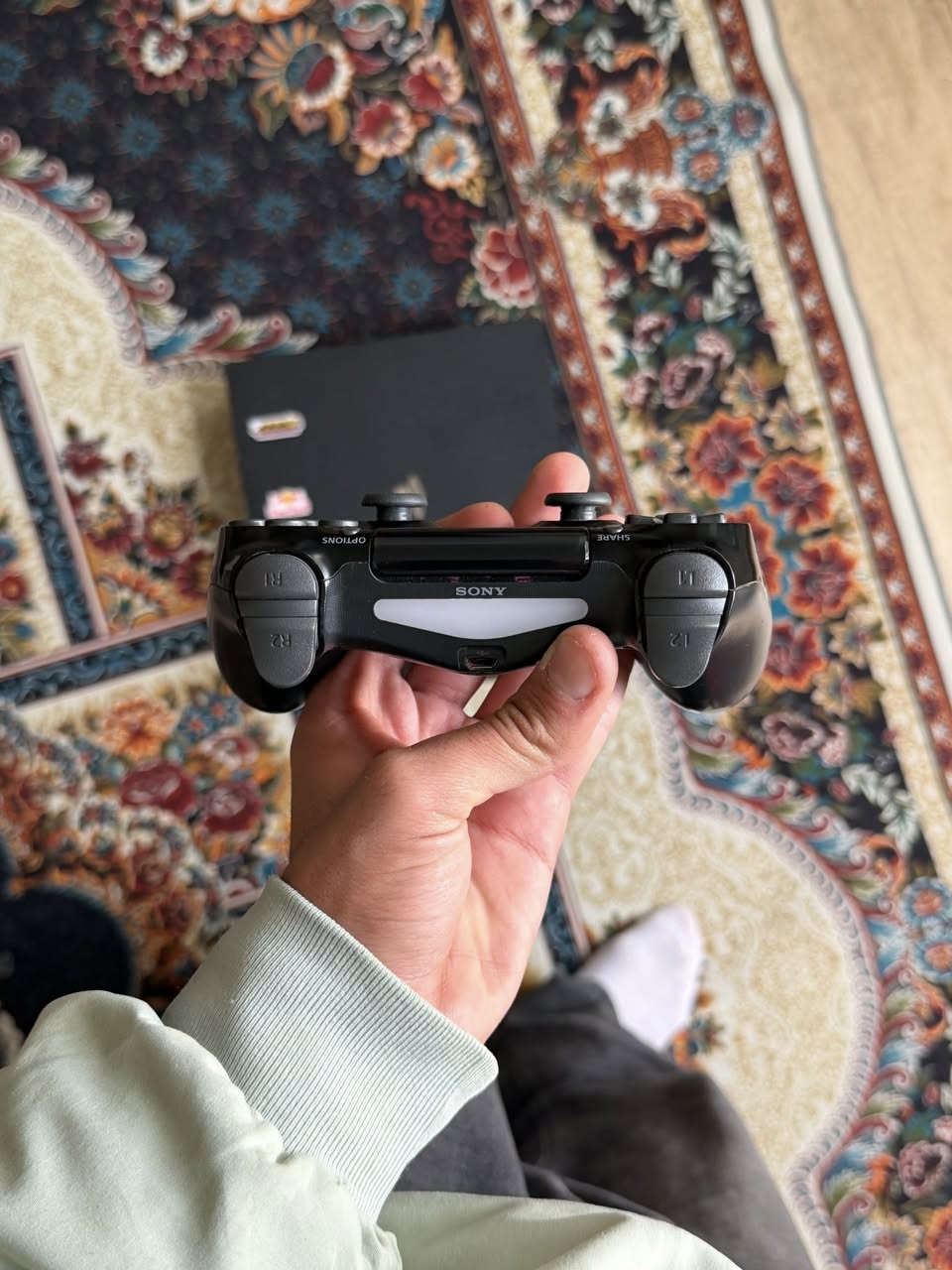 السلام عليكم
بلي فور برو للبيع 
1TB 
جوستك واحد كامل ملحقات نظافة 100% 
***********
