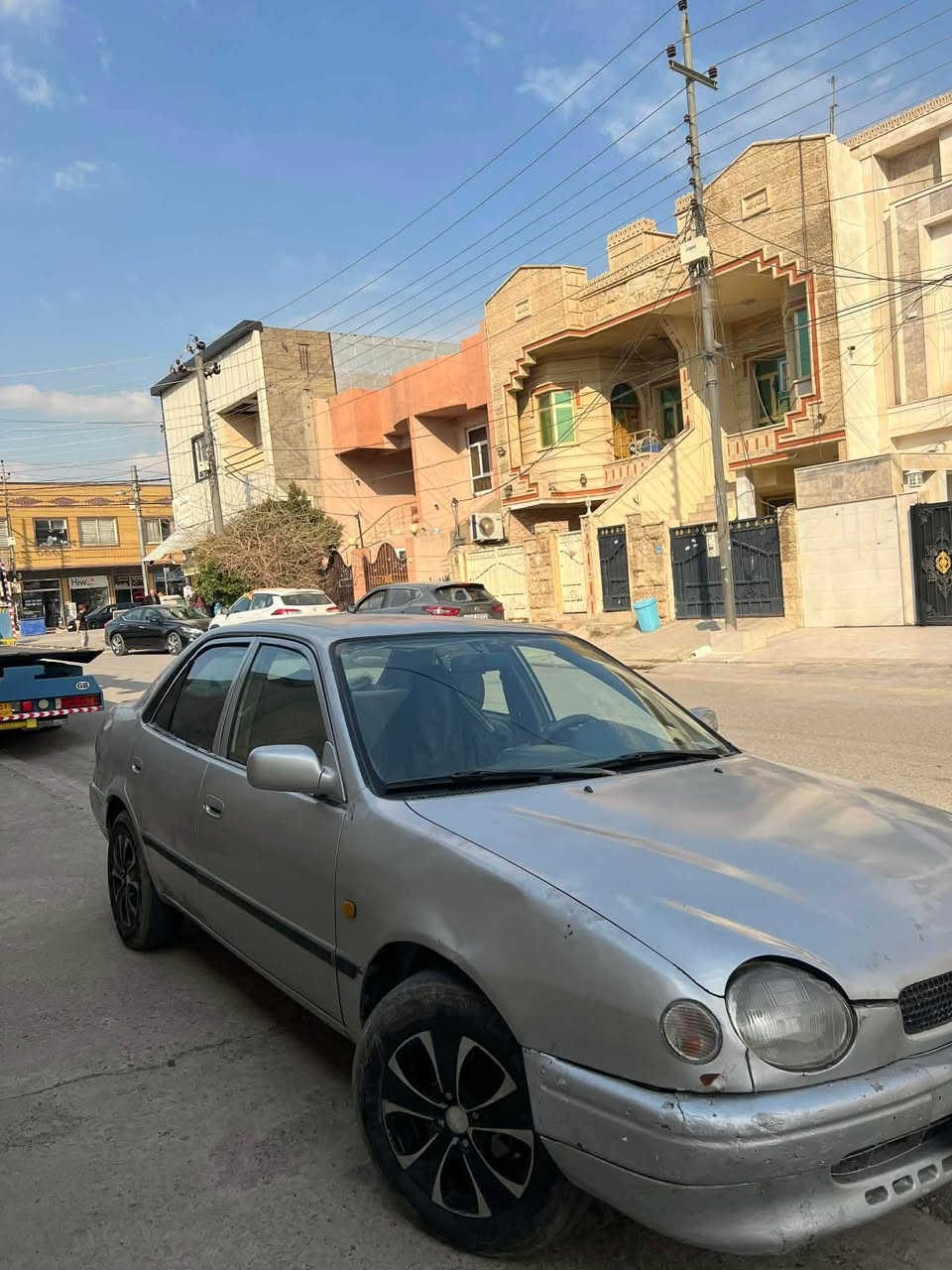 کرۆلا مۆدیل ١٩٩٩ کابرێتەیە سیارەکی توند و تۆلە گێر و مەکینەی بێ عەیبە سوکان پاوەرە براوە و لێدرانی قورسی نیە 
نزیک ملیۆنەک غرامەی لەسەرە ٢٥وەرەقە قفل قفلە 
*********** أربيل, العراق
