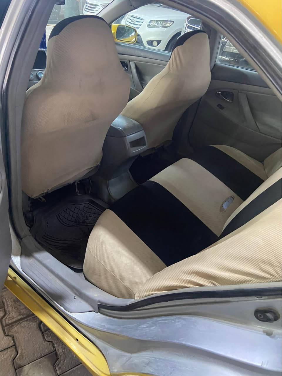 كامري موديل ٢٠٠٧ مصبوغه عام وبيه ضربه خلفيه سعرها ٥٣ بيها مجال بسيط مكاني نجف حي ندا مصفره هيه وغرمات *********** النجف, العراق
