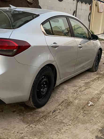 السلام عليكم..
فورتي ٢٠١٧ وارد امريكي (حادثها بنيد فقط بدون دواخل )
فول مواصفات ١/١ 
كشنات ذاكرة / تدفئة تبريد/ كهرباء 
فتحة / بصمة / جنطة ذكية / مري كهرباء 
محرك دوش  1800( مامفتوح )
رقم بغداد تحويل مباشر
السعر ١٢٠ وبيها مجال 
للاتصال : ***********
