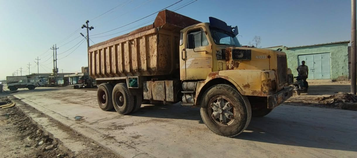 سلام عليكم 
فولفو ابو زلوف للبيع مكينه وكير جدد شرط التحويل سنويه ساقطه مكانه الانبار السعر 12 مليون 
الاستفسار اتصال ***********
