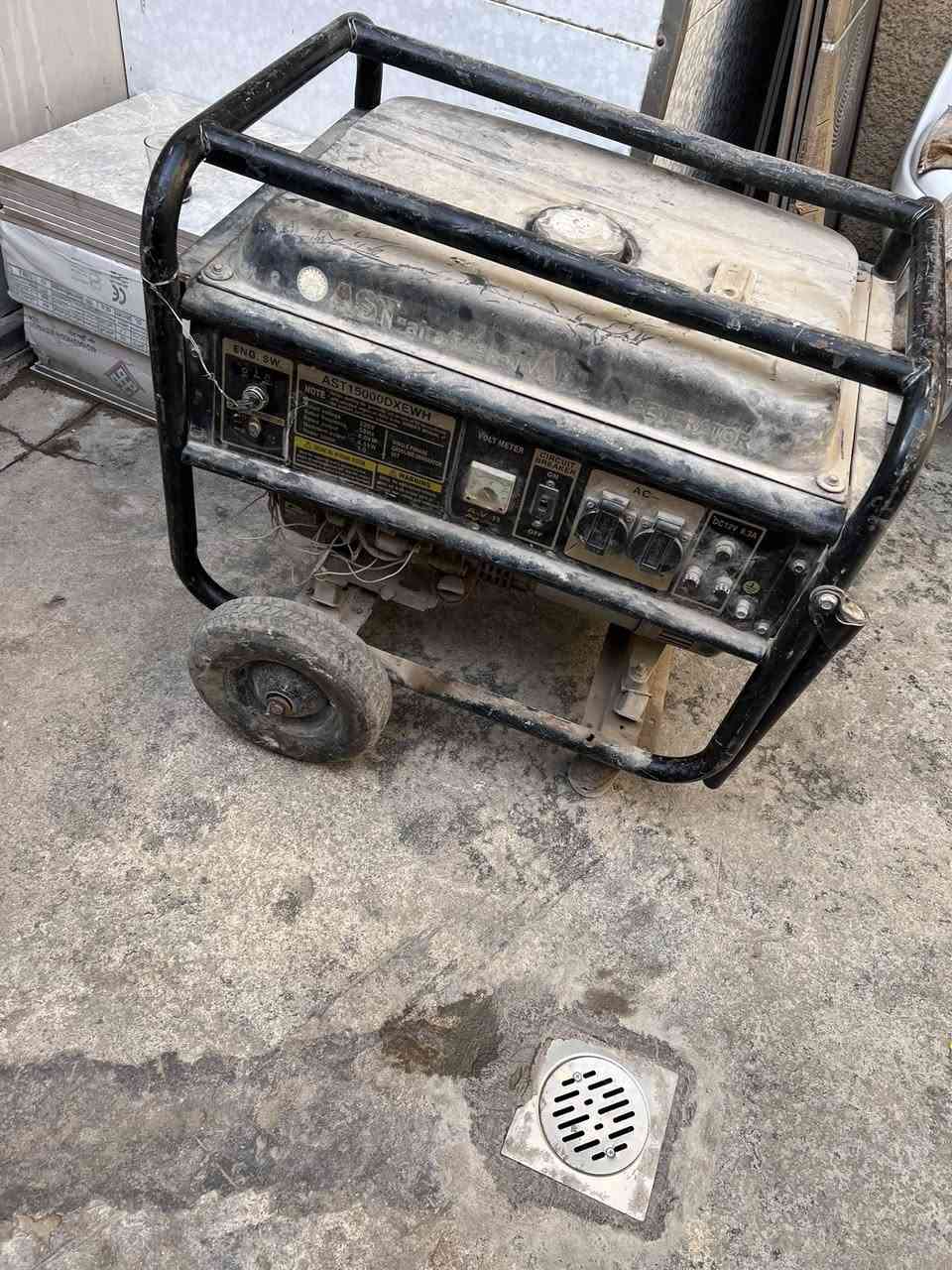 سلام عليكم مولد بانزين ٥ كيفي نظيفه كلش ما مفتوح اي برغي بيه يعني ع البلاد سعر ٢٠٠ الف عنواني بغداد الستفسار ع ***********
