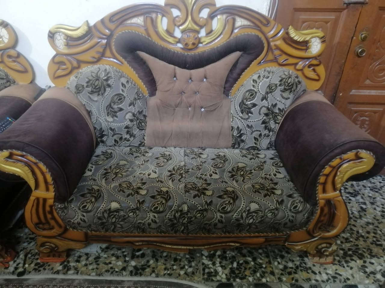 سلام عليكم تخم قنفات البيع السعر ٤٠٠ بيهن مجال بسيط مكاني حي اور قرب جامع الفردوس ***********
