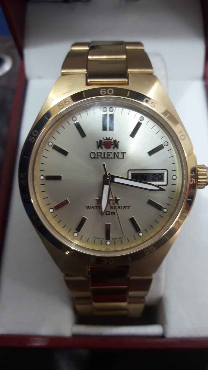 ساعه يدويه رجاليه يابانيه اصليه من دبي صفراء فاتح اورينت على النبض مع الضمان سعر 125   الف عراقي مكان بغداد  مبايل *********** بغداد, العراق
