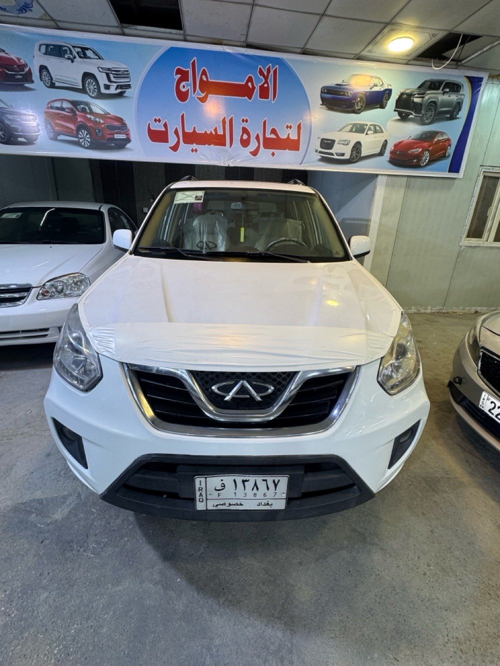 سيارة شيري تيجو للبيع، بلون أبيض نظيف جداً وموديل حديث. السيارة بحالة ممتازة من الداخل والخارج وتحتوي على إطارات جيدة. توجد في بغداد وجاهزة للسفر والعمل مباشرة.