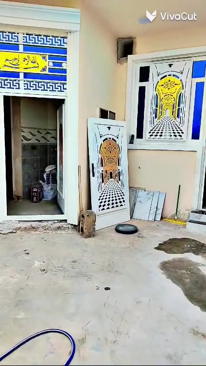بيت البيع بناء حديث 200متر غرفتين وصاله واستقبال مطبخ ماء مجاري كهربائيات كامله قطعه وياه مساحه 150 رقم 📱 صاحب الدار ***********
***********
