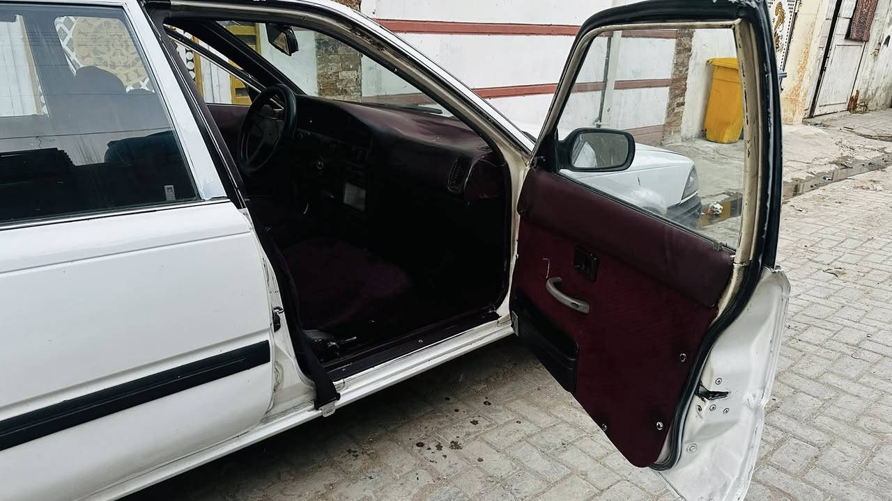 السلام عليكم للبيع كورلا بلاد موديل 1992 بيه مكانات صبغ السيارة خير من الله كير مكينه صدر تخم تاير دوشمه عام رقم بغداد نكليزي بسمي هزه جديده كابريتر جديد شادله كير وتماتك جام كهرباي اي نقص ما بيه علا يدي
العنوان بغداد بلديات
السعر 42وبيه مجال 

الهاتف ***********
