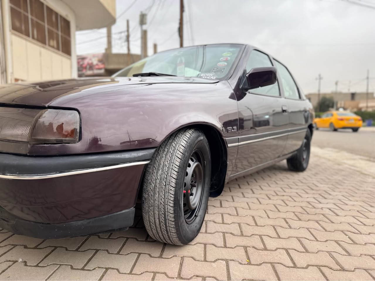 🚘اوبل فكترا للبيع موديل 1991 دفتر بنزين موجود  محرك صني 18تبريت شرط  كير  عادي، رقم اربيل سنوية منتهيه 1/5/2025 شرط تحويل   سيارة بدون ضرر بدون حادث بدون خياس صبغ عام للجمالية فقط شرط فحص  ،كير و محرك و تبريت ، تايرات جديد، ،باتري جديد، صدر امامي خلفي جديد،كهربائيات كل شغال،،باور،Abs,قفل مركزي سيارة كلش نظيف سعر 33 وبي مجال عنوان كركوك إمام قاسم ***********📲***********📲 كركوك, العراق
