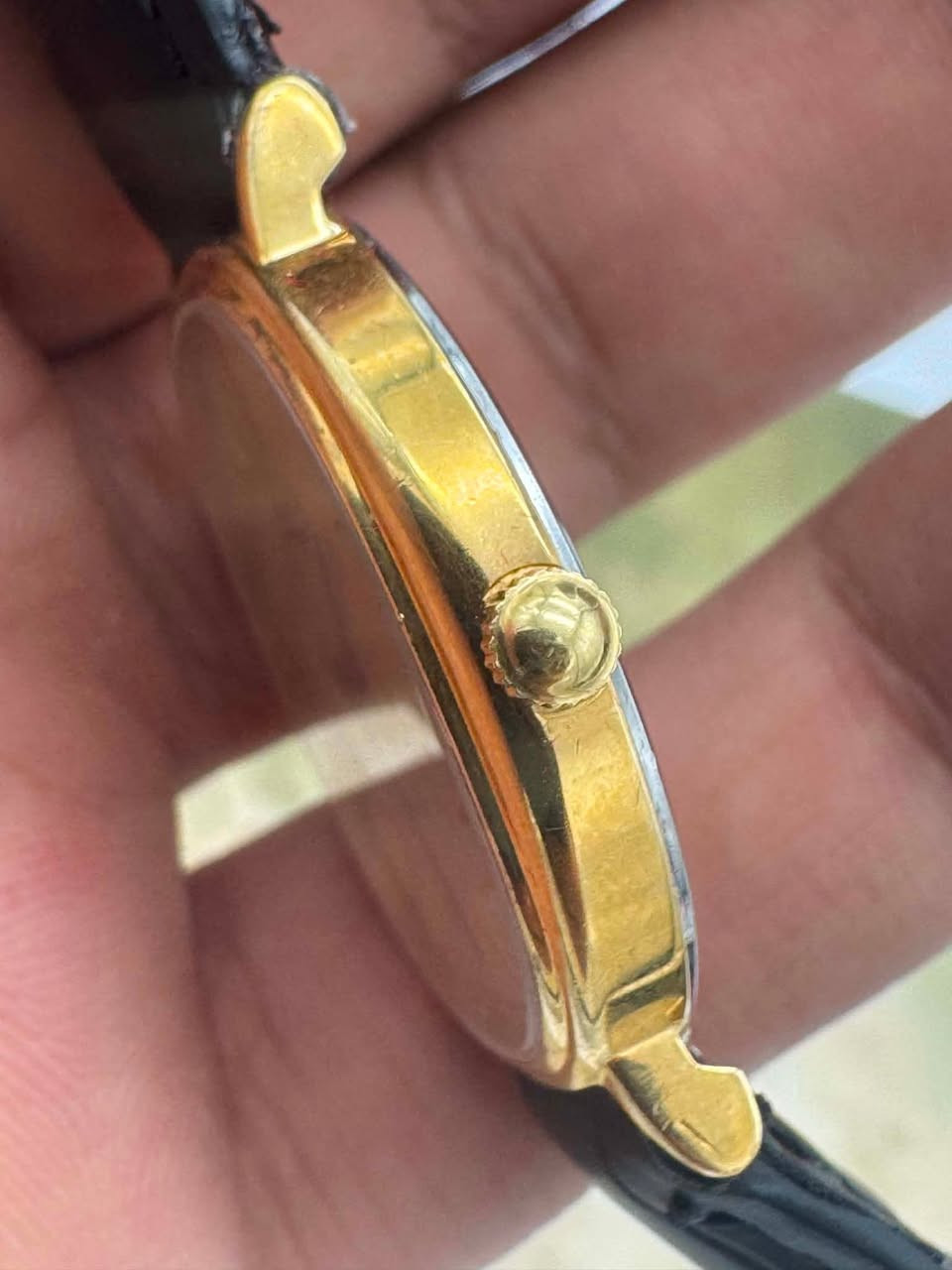 النوع :  Longines
منشأ المكينه : 🇨🇭🇨🇭سويسري
قياس المينا :36mm
تولد الساعة : 1980 
المحرك :كوارتز 🔋 
المينا :بالون الذهبي 
الحاله : فنتچ نظافه مقارنة بالعمر نظافة 100%‎
الخاصيه1 :تصميم نحيف ( قشطة)
الخاصيه2 : مؤشر Baton (يعني ابدال الارقام خطوط)
الخاصيه3: شكل مميز للساعة(التلفاز)
الخاصيه4 :  طلاء ذهب 20 مايكرو
ملاحضات : جميع القطع اصلية💯
ملاحضات2: السير مستبدل 

السعر :  200$💰


**إذا كنت صاحب هذا الإعلان وتريد حذفه لأي سبب، رجاءا أرسل رسالة إلى الدعم الفني**