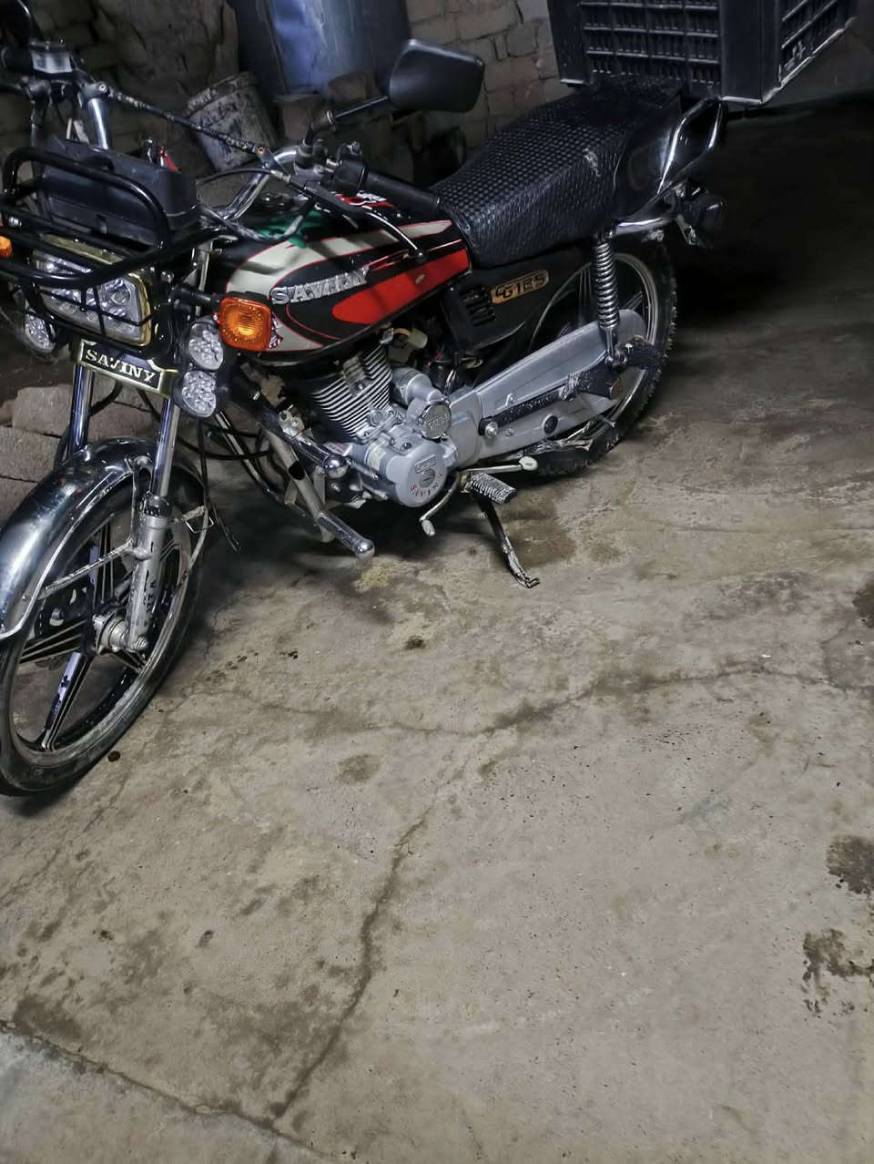 السلام عليكم موطور للبيع موديل 2020 كهربائيات شغاله سلف شغال محرك معمر جديد سعر 400 وبيه مجال للاستفسار الاتصال علرقم 
***********
