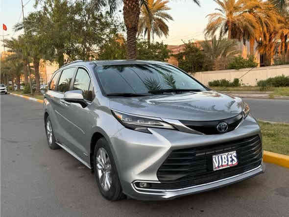 تويوتا سينا فخر الصناعة اليابانية السيارة موديل  2021 ليمتد
تكون أعلى فئة بالتويوتا

٧ راكب يعني عائلية و كشخة

(بيهه بنيد مبدل ومصبوغ وجاملغ بارد شغل مضبوط ورقم الشاصي ويه الصور)

 .

1-محرك 2500 هايبرد 

2-حساسات أمامي و خلفي 

3-رادارات امامي خلفي 

4-شحن وايرليس

5-دخول ذكي 5 بصمات 

6-أبواب سلايت كهرباء جنطه كهرباء  

7-فتحه

8- شاشه كبيره  

9-ويل كب كروم

10-كشنات تدفئه تبريد

11- شاشة عرض كبيرة لعرض الاعطال بالدشبول

12-اشاير بالمري و مراية قلاب عند الرجوع

13-البيبان تفتح وتغلق بالرجل حساسات بالدوسه

 14-ستيرن كهرباء وخزن ميموري مع الكشنات 

15-كشنات جلد

16-بردات بلادي بالسيارة بالبيبان والجام الخلفي 

17-سايد بريك بصمة

18-لايت و بك لايت لد 

19- سسستم صوت 12سماعة + دمام خلفي بلادي

20-  وبعد بيهة هواي مواصفات بس اهـم شي السيارة بيها سبير بلادي ومكان السبير بالداخل لأن هواي تجي سينا بدون سبير و بدون مكان مخصص للسبير 

السعر 260$

***********
