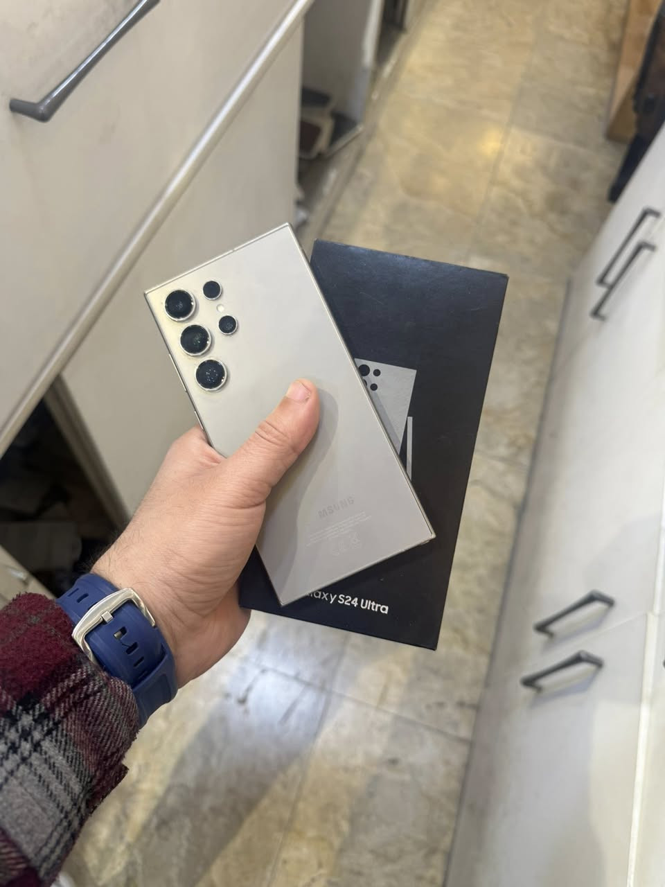 كلكسي اس 24 الترا 256 السعر 975 مكان حريه ساحه عدن للبيع او مراوس ***********

 ايفون 16 برو الصغير 256 بطاريه 100 السعر 1225
