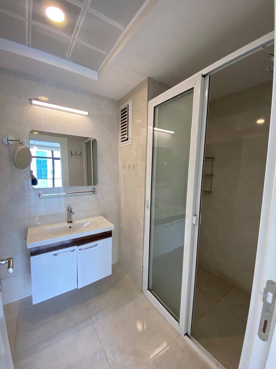 شقة للبيع بل لالاف ستى على شارع ١٥٠
غرفيتن نوم صالة
شقة كلش نضيف واجهة داخلي طابق ٩

https://wa.me/9647502881154 أربيل, العراق
