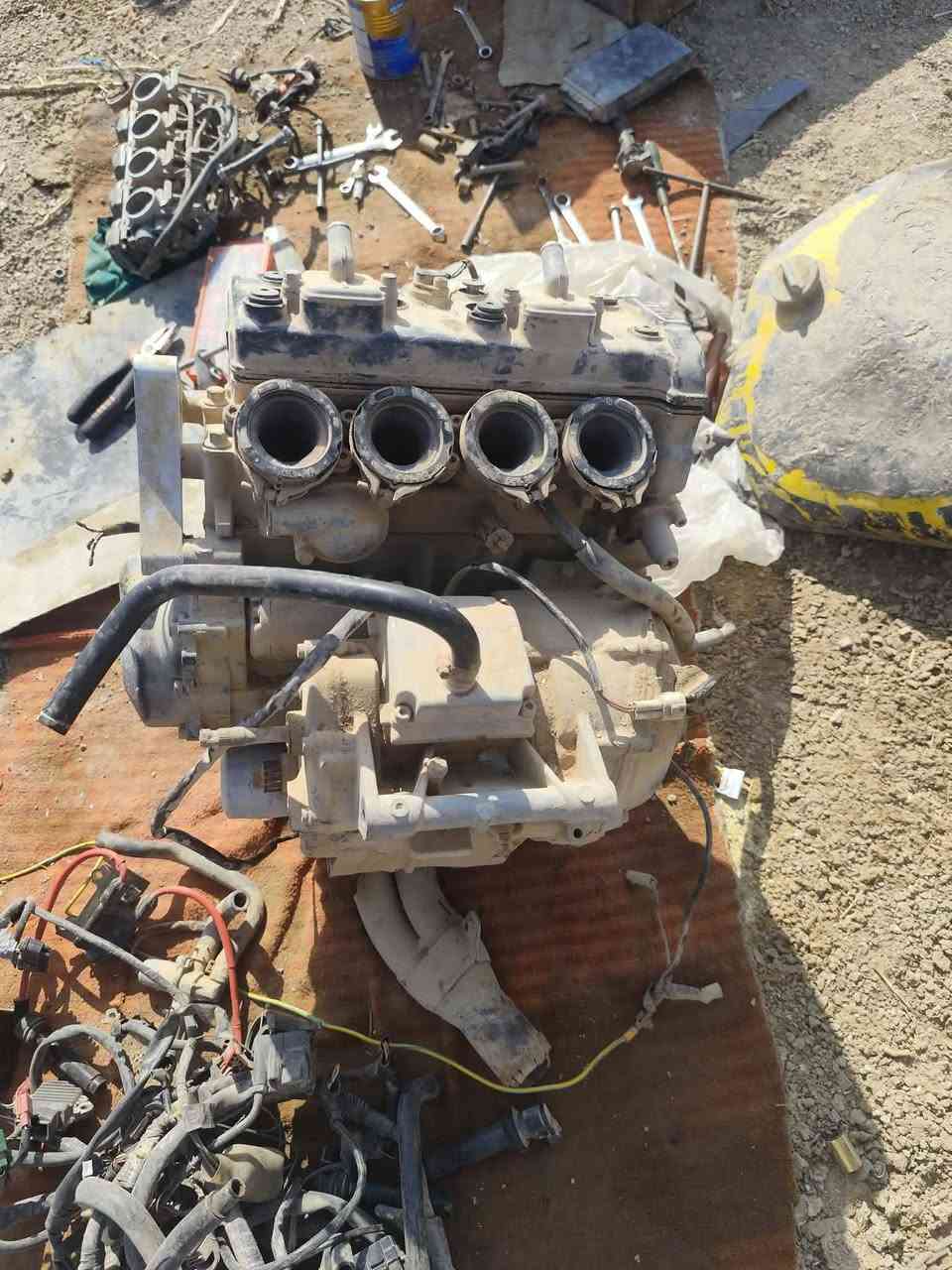 سلام عليكم محرك ياماها ار6 نضيف كلش بس عوزه قسله ويه عقل مال ياماها ار6 وعدي وياله وجم شقله متواجد عله فيس وتساب ***********
