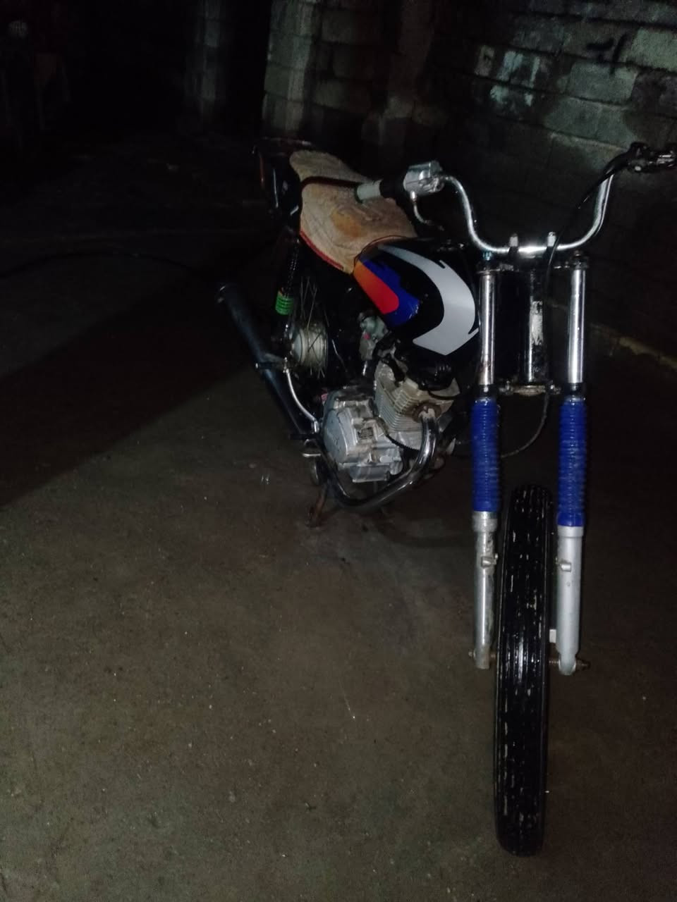 دراجة للبيع شاصي بوري رفيع موديل18 شلعة معدل ويالة موس مال تعليك فول  السعر 250قفل🔒 مكاني بعقوبة كاطون الرازي ***********0
