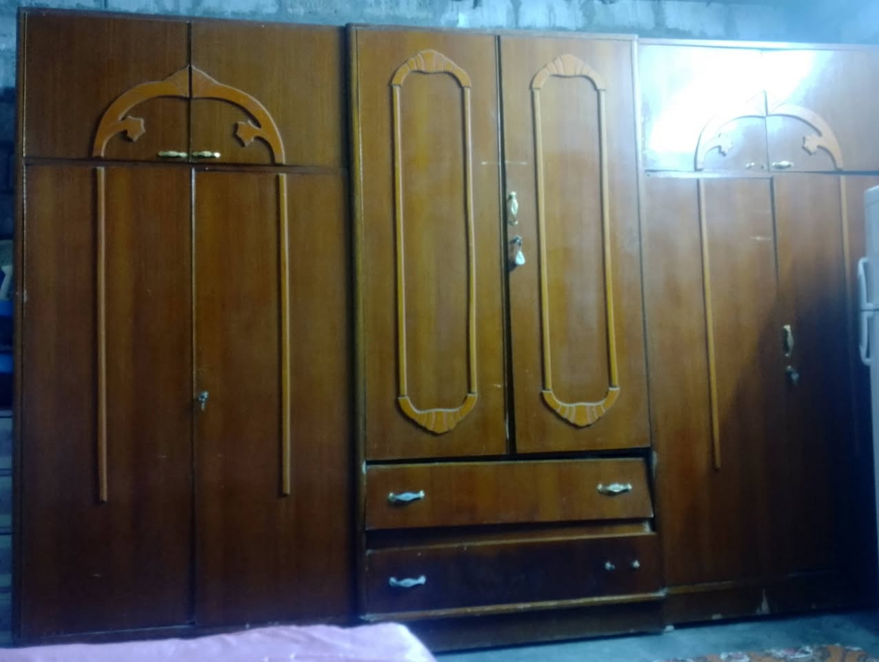 السلام عليكم شاب نظيف للبيع السعر 500 وبيها مجال ***********
