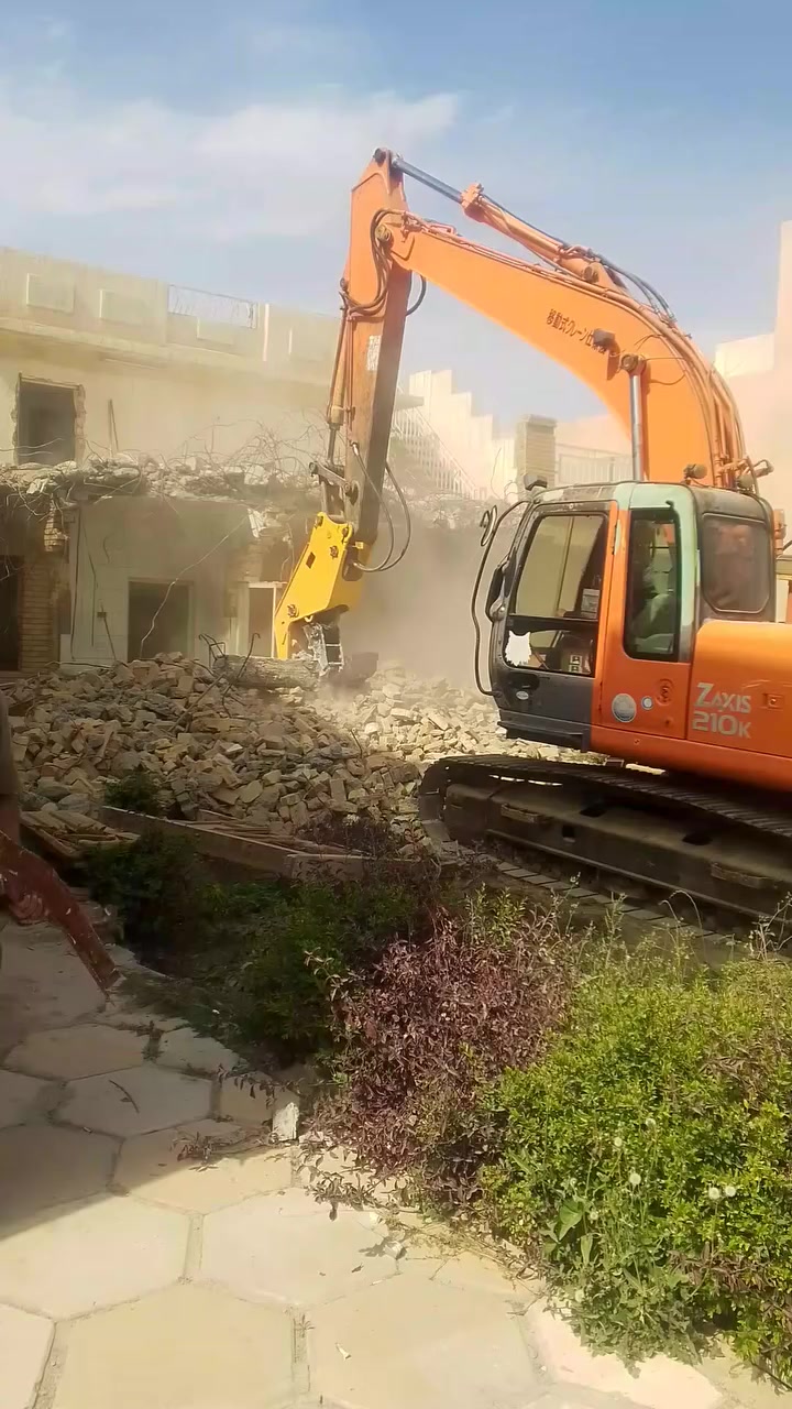 تفليش الدور القديمه وتسليم ارض جاهزه للبناء الحديث
وبعد التفليش  نقوم بتغير التربه بمواد درجه اولى يكون 
العمل في محافظة واسط فقط ثقة الناس بنا سر نجاحنا 
بالحياة للاستفسار مراجعة الصفحه او الاتصال على 
*********** أو وتساب كل الحب والاحترام لمعرفتكم
