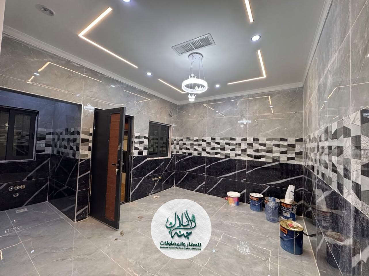 دار للبيع من طابقين بناء حديث Zeroفول ملكي مبني بأحدث المواد والمواصفات الهندسية ارضيه مرمر مغربي فول 
الكهرباء نظام فوتو سيل  دبل جام نظام طاقه شمسيه نظام تبريد مركزي نظام كامرات 
فول مواصفات طابو ملك صرف بأسم شخص واحد 

المساحة :- 115متــر واجهة 8 متـــر  

الموقع:- كركوك طريق بغداد قرب مطعم صويا والجبهة التركمانية ثالث عقار من الشارع العام  في منطقة من ارقى واجمل مناطق كركوك 

حيث يحتوي الطابق الاول على استقبال وهول وغرفه نوم 🛌 مطبخ حار بارد وصحيات ومناور وكراج سيارة 🚗 
والطابق الثاني 2 نوم حمامات وبلكونات عدد 2 ذات إطلاله جميله وسطح أول وثاني 

للمزيد من المعلومات والاستفسار التواصل معنا على الأرقام ***********
***********
او زيارة مكتبنا الكائن في كركوك

الفرع الاول طريق بغداد قرب اسواق غندوره

الفرع الثاني حي عدن مجاور جامع تحسين صوراني
