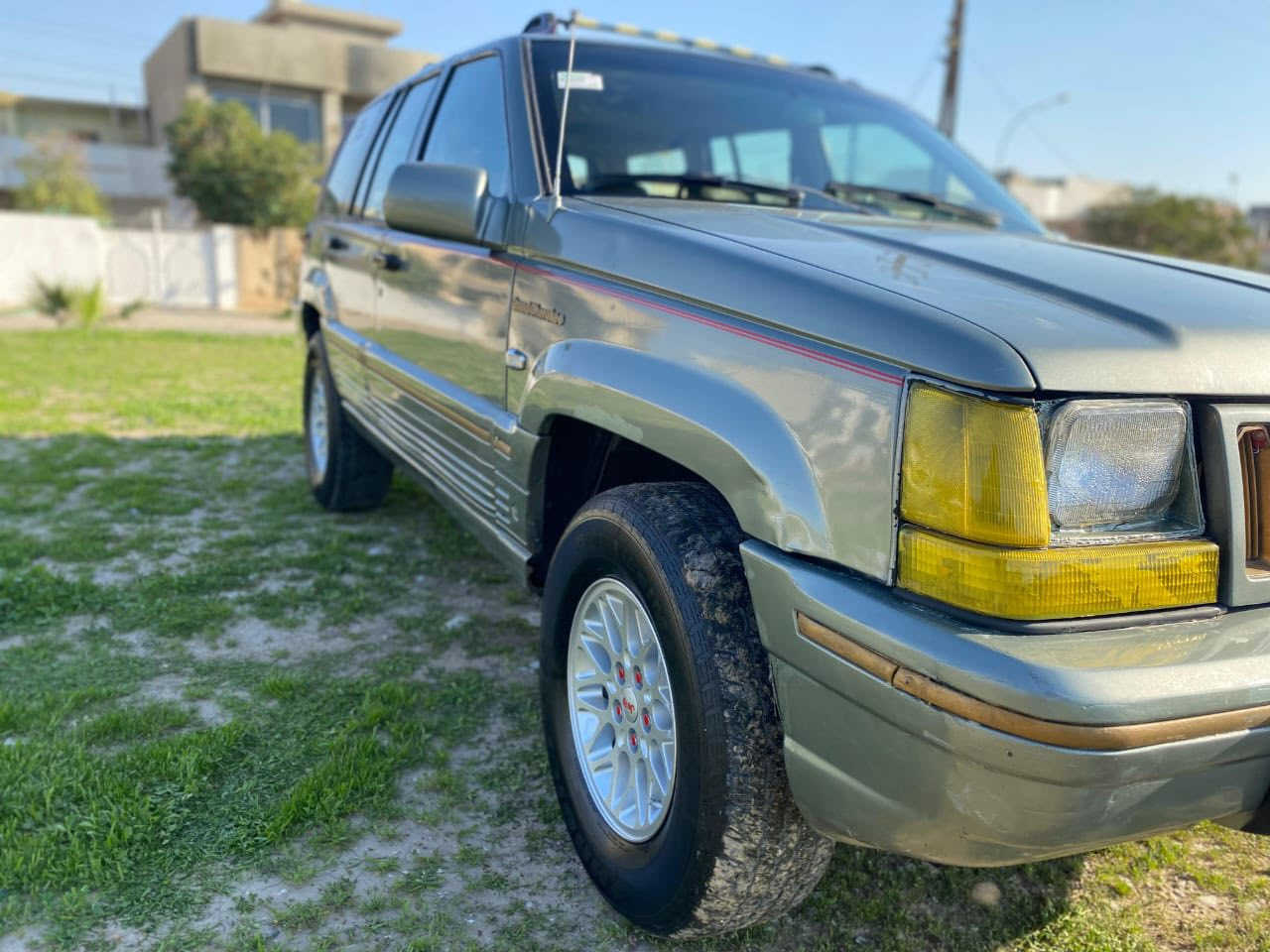 سلام عليكم للبيع جيب كراند شيروكي 1995 كير محرك بلاد  هزة سنوي جديد  رقم كركوك تحويل غرامه بشرط  كهربايا كله شغال بدون ظربة عام للجمالية  سعر(45) بيها مجال (***********)
