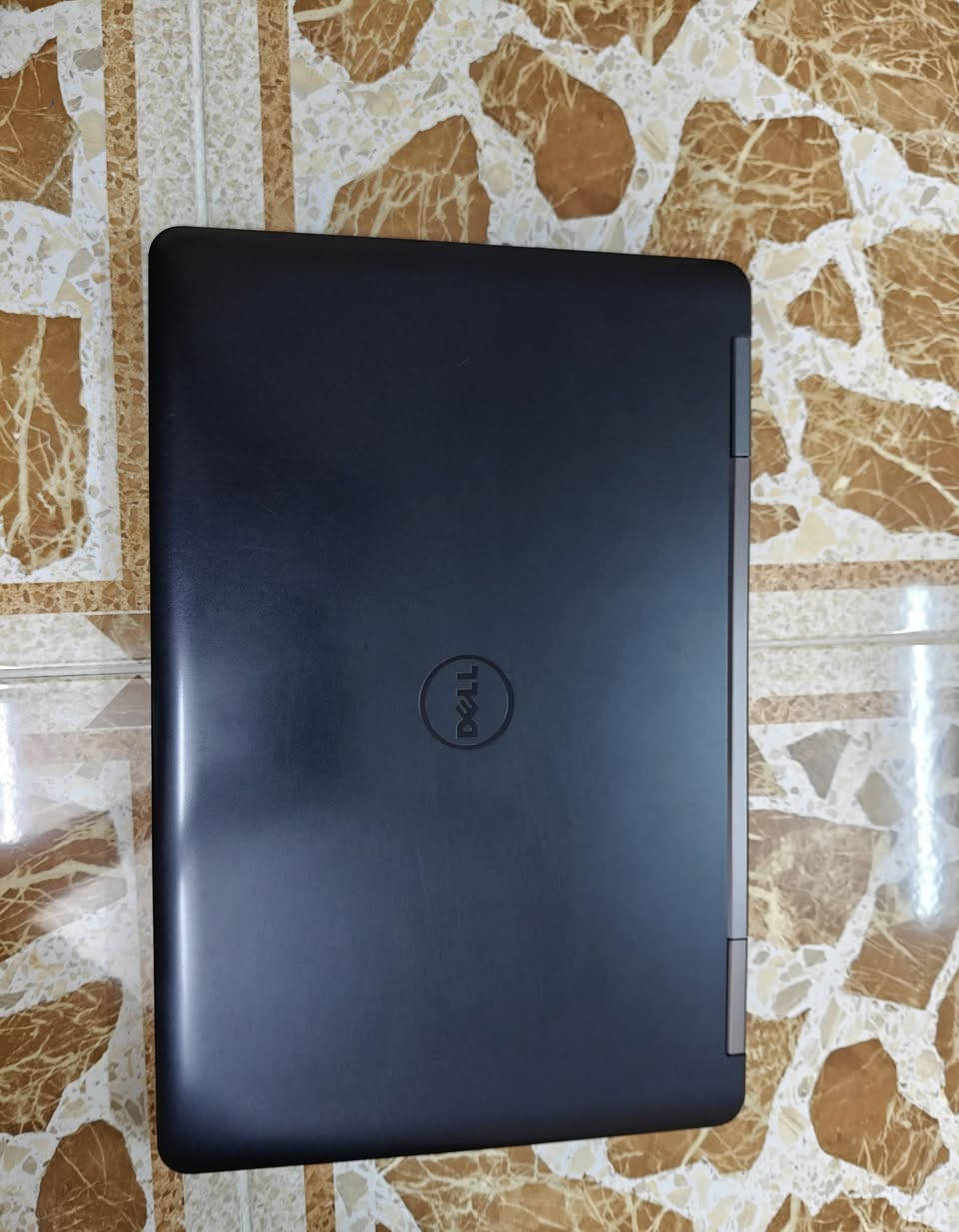 #لابتوب_للبيع 
بطارية جديدة اكثر من ساعتين
شاحنة جديدة 65 واط 
ماوس جديد 
شاشة حجم 15.6
مواصفات i5 
رام 8 كيكا
مساحة التخزين 256 SSD 
وندوز 10 PRO
جهاز نظيف
الاتصال أو واتساب 
***********
