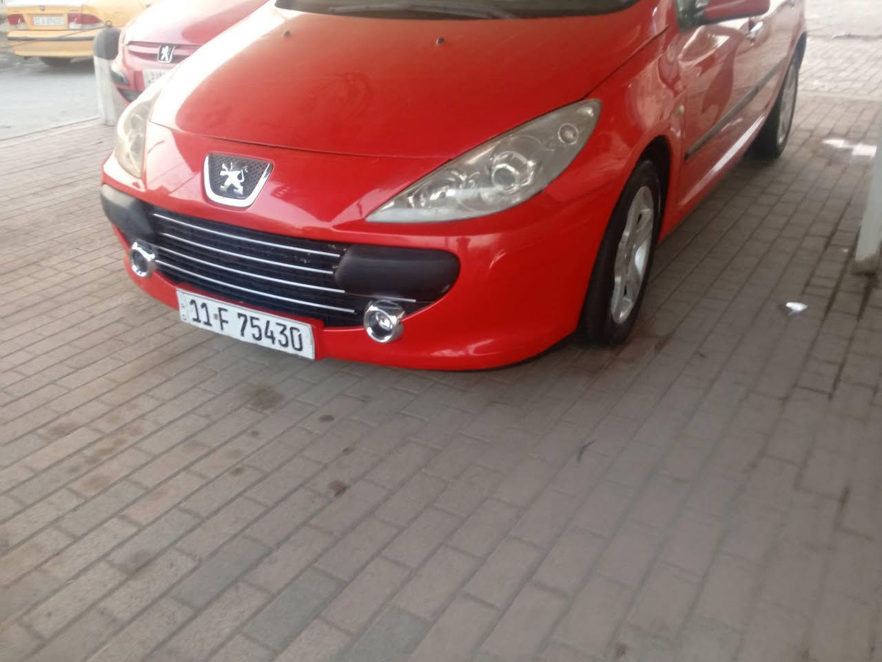 السلام عليكم بيجو 2006 مكينه 2000 كير مكينه صدر تخم تاير كهربائيات دواخل بلاد تبريد  ثلج ثلاجه شغاله السعر 58 بيه مجال حك الجيه ***********
