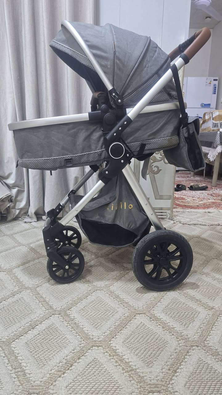 عربانة اطفال ماركة اصلية بيهه هواي مواصفات
سلة تنفصل
جنط ٢ كبار
دبلات بالتواير
تتطبك 
وبعد هواي شغلات
 ماخذهه ب١٥٠ وما مستعمليهه غير كم يوم
سعرها ١٠٠ وبيها مجال
***********
