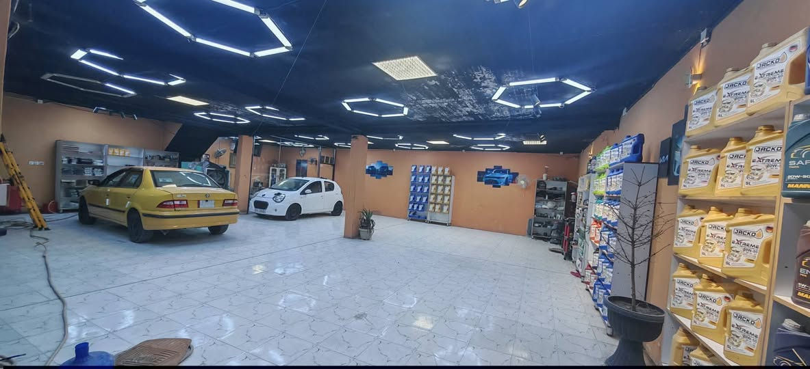 السلام عليكم للبيع محطه غسل وتبديل دهن وبوليش وحمامكو مكانه النجف كوفه شارع دور الحوزة
تحتوي على 
كمبريسر هواء 2
مضخه ماء 2 كهربائية وبانزين
مبرده كبيره
سبلت انفيرتر
رمبات حديد
منظومه كامرات
رفوف عدد 12
مكتب كامل 
ادوات بوليش
منظومه كهرباء بورد 
تانكي ماء 3
خط مولده مفتوح
يعني اليجي كبل يشتغل مايحتاج برغري سبب البيع لعدم التفرغ والله 
الله يرزق الجميع 
 بسعر مناسب  للستفسار ***********
