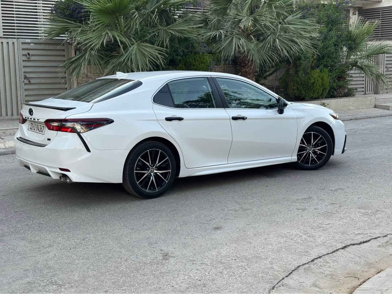 TOYOTA CAMERY کامیری 2023 SE 
نمونە لە جوانی ماشاللە مواسەفاتی SE دیارە چۆنە 
ئەم سەیارە تەنها دوو پارچە بۆیاغی هەیە کەمێک لای سەکنی گرتوە .. سۆنەر و ژمارەی لاشەم داناوە 
تەنها ئێرباگ سوکانی سیستەمە باقی هەمووی سەلامەتە 
نرخی 180$ مجالیکی کەم 
مۆبایل *********** أربيل, العراق
