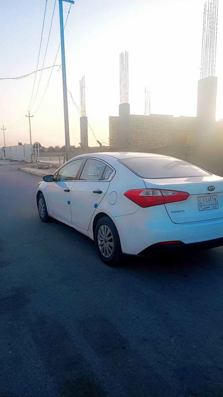 سيراتو 2015 خليجي مكفوله من الضربة والصبغ والتبديل والفتح بيهه بارد بصيط بالباب وطعجه بالدوسه والباقي مكفوله شرط الفحص مكينه 1600 دوش ماشيه 180 رقم ذيقار سنويه2028تحويل مباشر  مكاني ناصريه مركز السعر 118 وبيهه مجال قليل ***********
