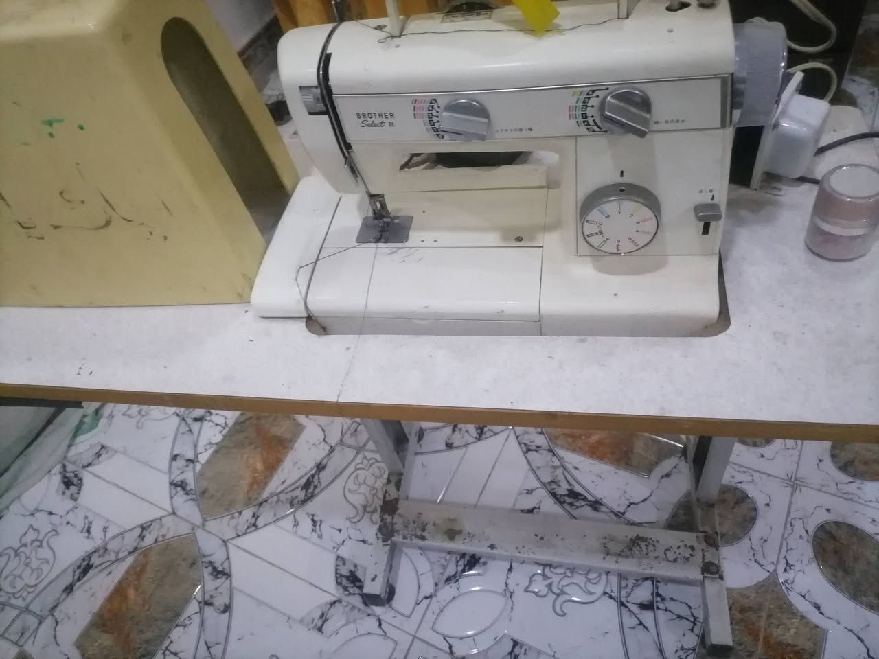 سلام عليكم مكينه خياطه للبيع رجاليه بيها نوع التطريز شغاله 200وبيها مجال ***********

