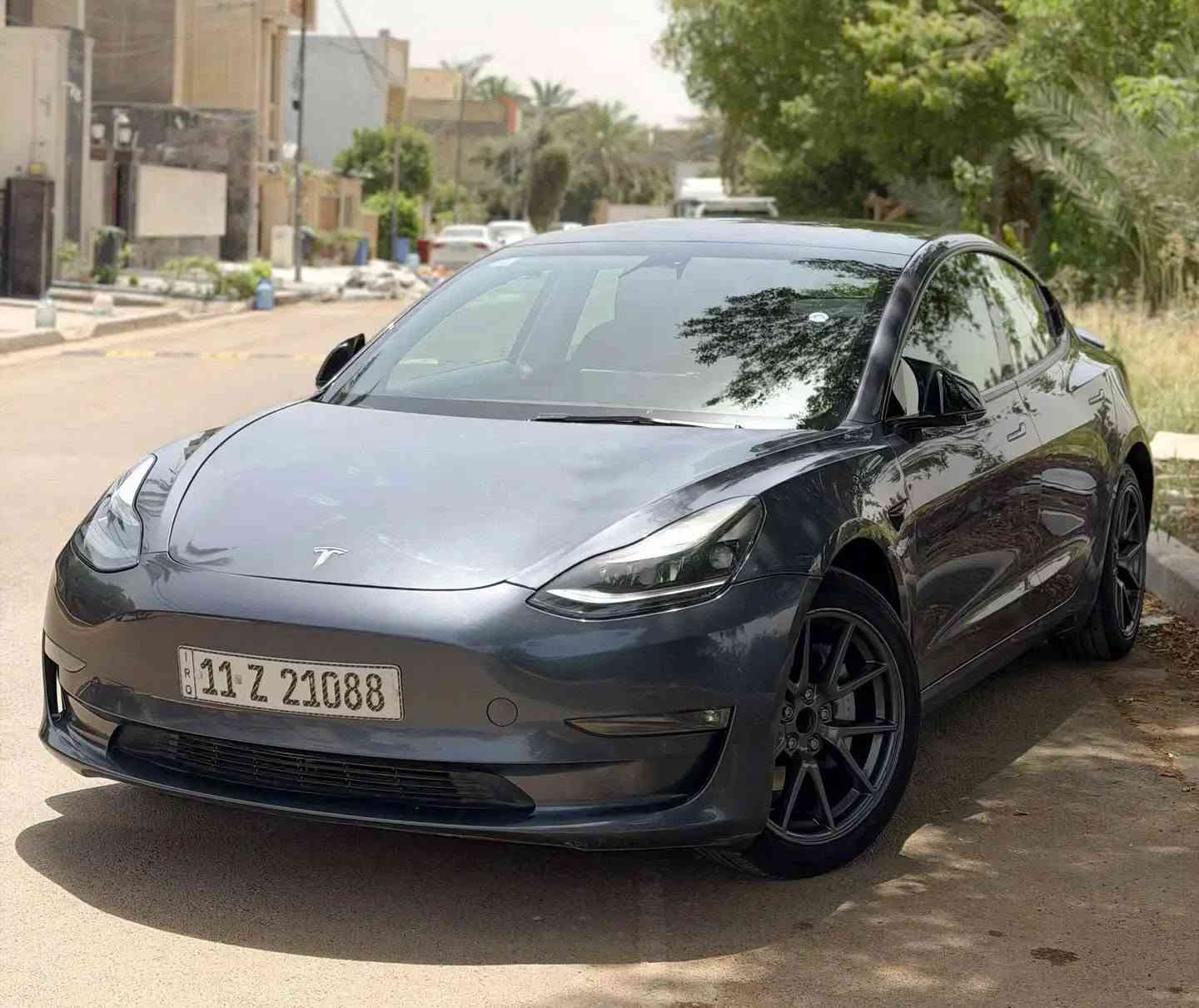 تيسلا موديل ٣ للبيع رقم بغداد 
سيارة جاهزة من كلشي
ماشية ٢٣ مايل فقط
ستيرن يورك 
سبويلر خلفي 
كت باتمان + كاربون فايبر 
اونلاين حساب باسمي فقط
هزة غير نافذة 
شاحنة ١٠ امبير + شاحنة ٣٢ امبير + بوكس حماية كامل 
حادث ورقم الشاصي 
5YJ3E1EA3PF677187
+بيها طخة بسسطة بالجنطة ترجع عالبارد ما مسويها 
مكاني كربلاء 
السعر ١٦٢ وبيها مجال 
***********
