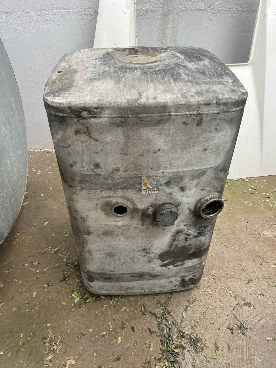 سلاو هاوريان 
ئادبلو بةكاملي 
600ليتري بيلاد 
550ليتري بيلاد 
450ليتري بيلاد 
بوفروشتن 
***********
