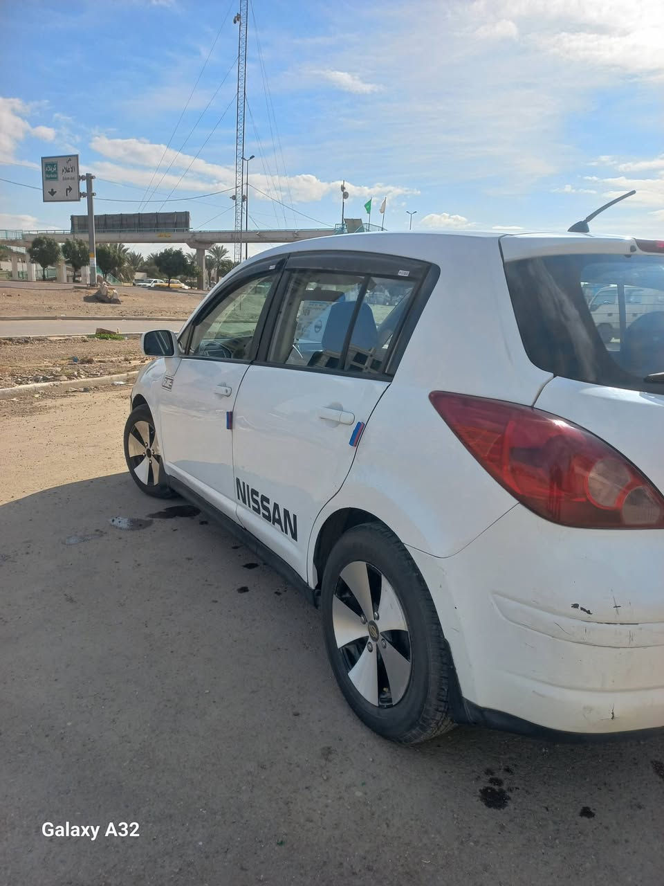 السلام عليكم فيرسا 2009كير مكينه نضيفات صدر نضيف تخم تاير جديد بها مكانت صبغ اني ابيع احزام قماره تكم مابيه صبغ تبريد شغال كهربائيات شغاله 
السعر.....68 بيها مجال 
مكان ...بغداد السيديه 
للاستفسار .....***********
