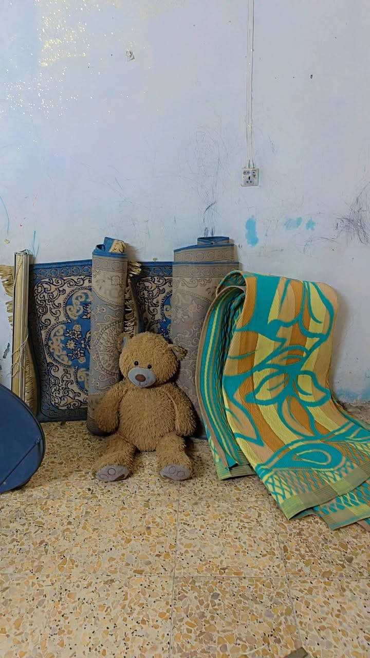 من رخصت مدير الگروب المحترم كل قطعه بـ 5 والمرايات اثنين بـ 5 والمغسله بـ 15 كامله مكاني مدينة الصدر هذا رقمي بي واتساب ***********
