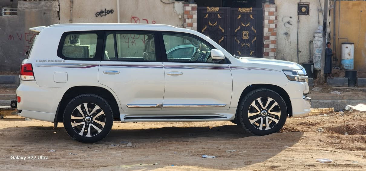 لاندكروز 19 بريميه فول مواصفات مكفوله كفاله عامه ماشيه 99 سياره جديده مال جناي ***********
