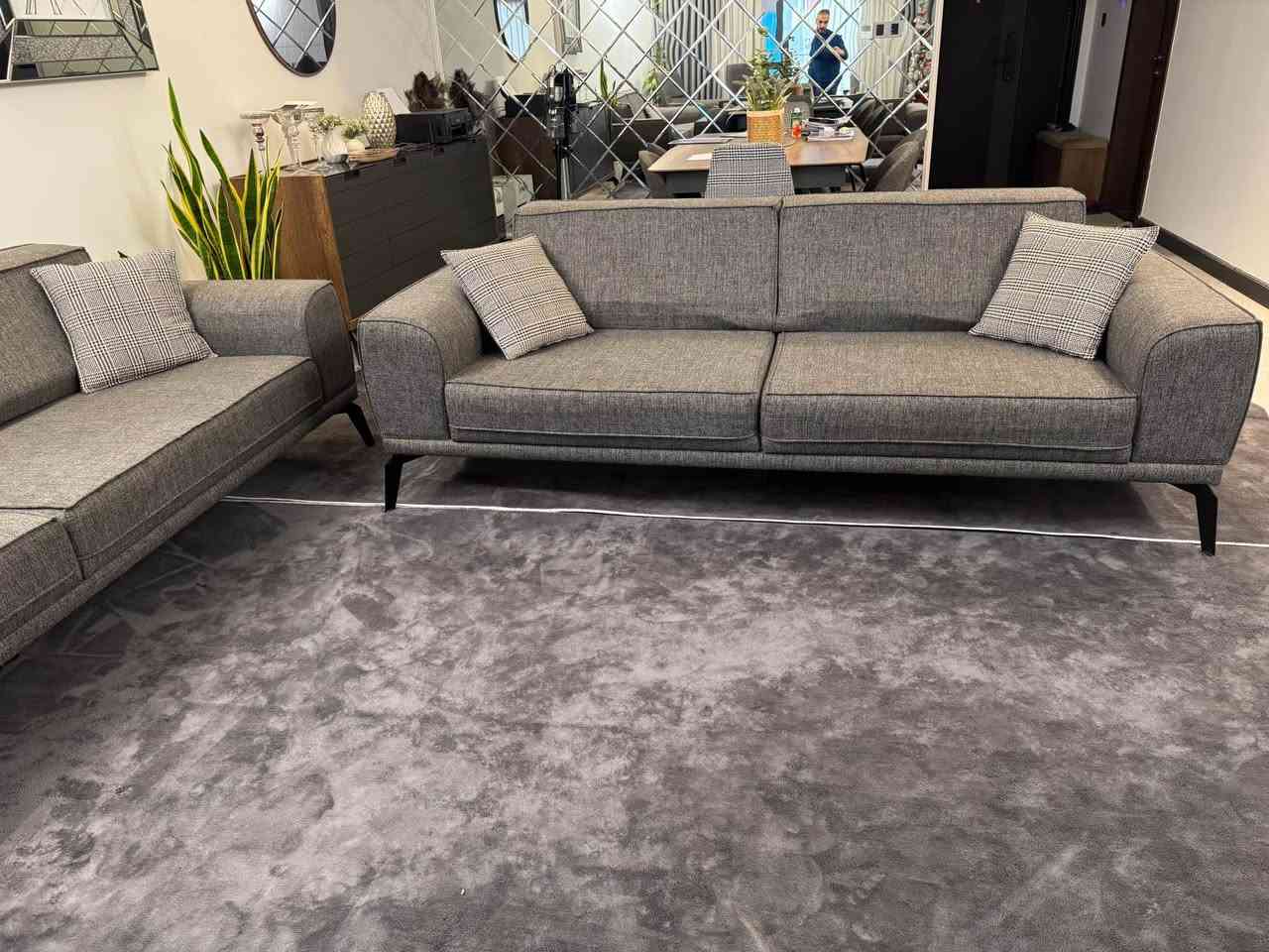 تخم قنفات تركي للبيع 
9 مقاعد
اللون رصاصي غامق
السعر  / مليون
العنوان / بغداد المنصور
رقم الموبايل / *********** بغداد, العراق
