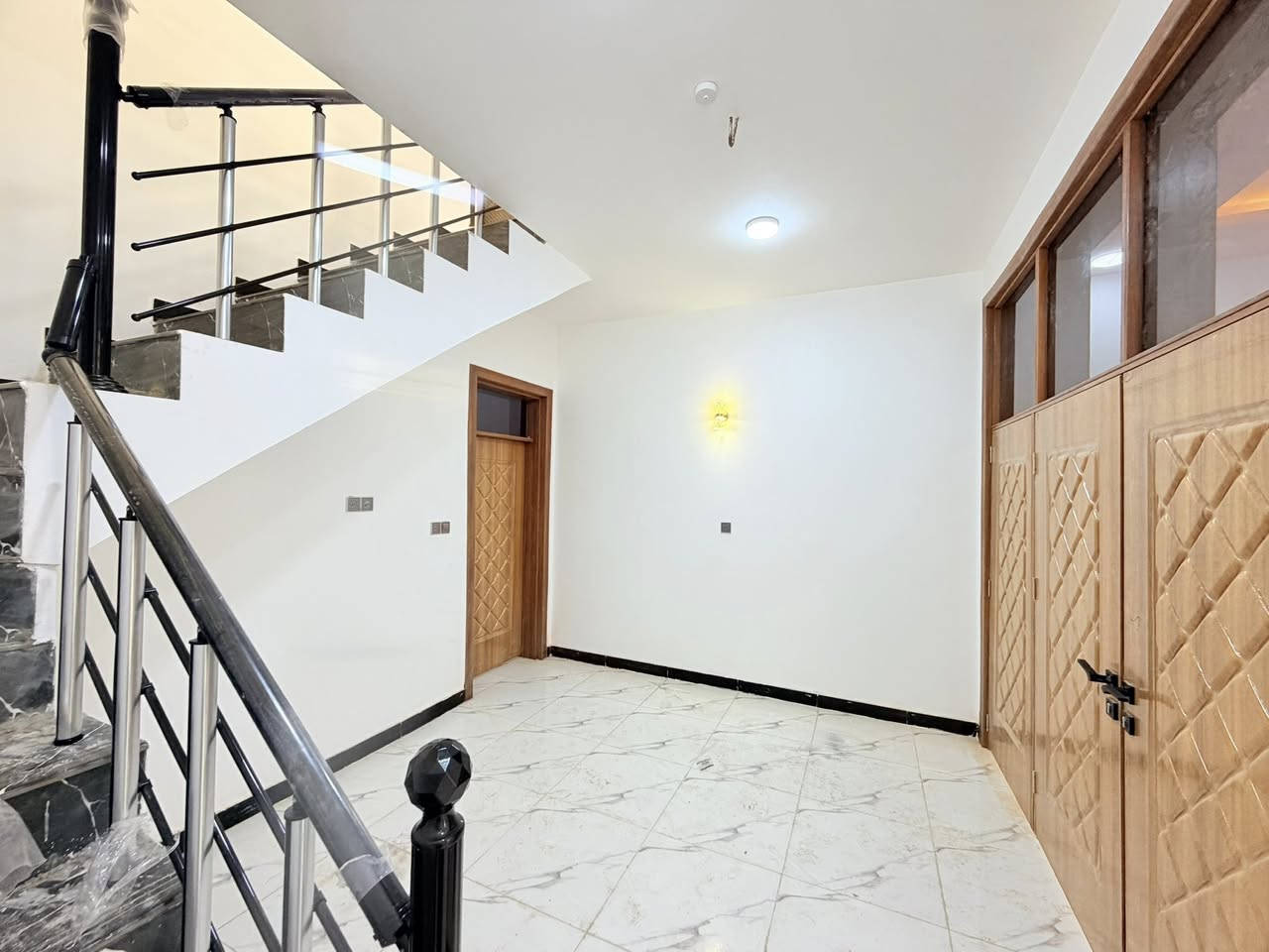 السعر مناسب جداً جداً المساحه  ١٠٠ م طابو زراعي
#هـ***********

النجف 
ملحق ميسان // قريب سكلة الكرعاوي // شارع الزوار 

خدمات// تبليط // شارع ١٢ متر // بناء طابوق 🧱// صب 

سطح شتايكر // 
السعر ٤١ 
يوجد فيديو للبيت
