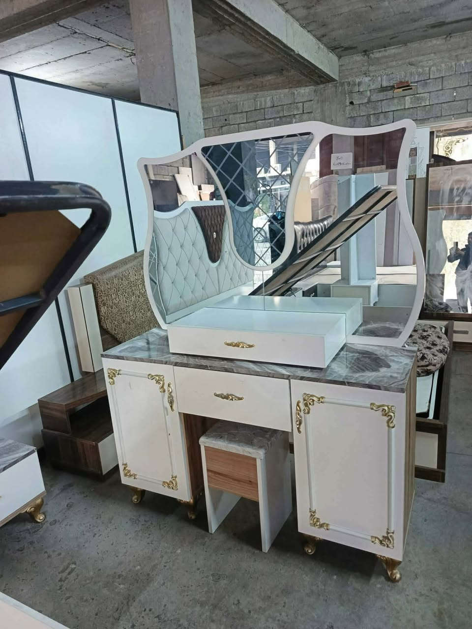 غرفه نوم للبيع السعر 675الشراي يخابر رقم ***********
