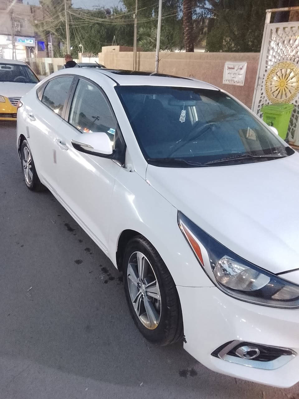 السلام عليكم اكسنت للبيع موديل 2020 السيارة بيهه صبغ بجم امامي خليجي مكينه وكير جيتي أر السعر 90$  وبيها مجال المكان بغداد الشعب السيارة بسمي تحويل ثاني يوم الشراي يخابر ويدلل *********** السيارة كامله مكمله
